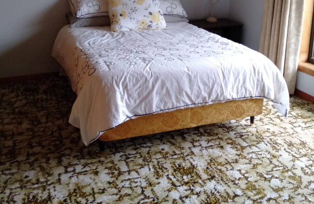 Family home, close to bush walks and central to Pyrenees wine trail.