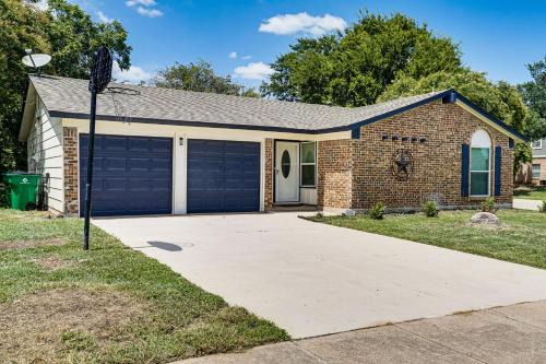 Family Home in Ft Worth Suburbs Near Benbrook Lake