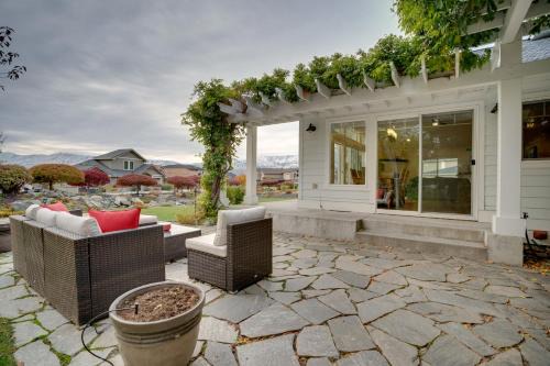 Family Home on Lake Chelan with Mtn and Lake View!