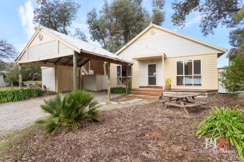 Family Home Silverleaves Sleeps 12