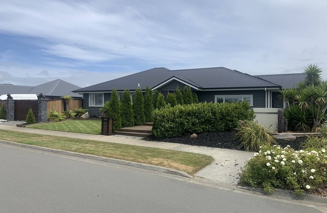 Family Home ten mins from beach - central location