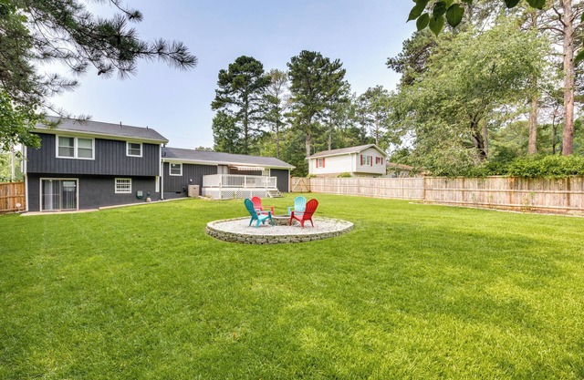 Family Home w/ Yard - 25 Mi to Downtown Atlanta!