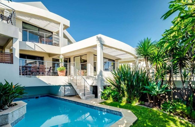 Family Home in Camps Bay w/Garden & Pool (Bakoven Blue)
