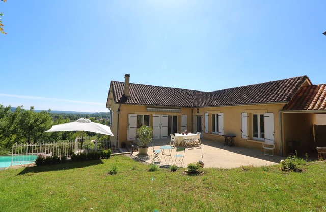 FAMILY HOME WITH VIEW*** OVER THE RIVER & CITY CENTER AT SHORT WALKING DISTANCE