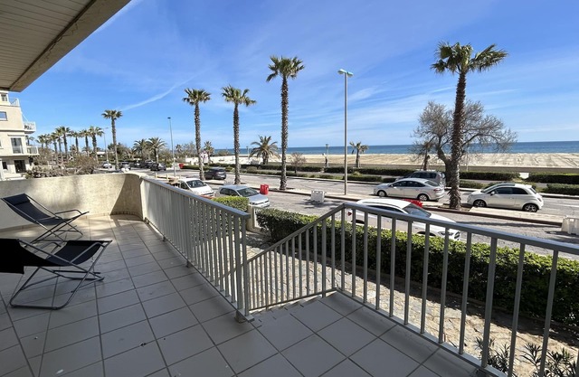 Family house with seafront terrace, sea view