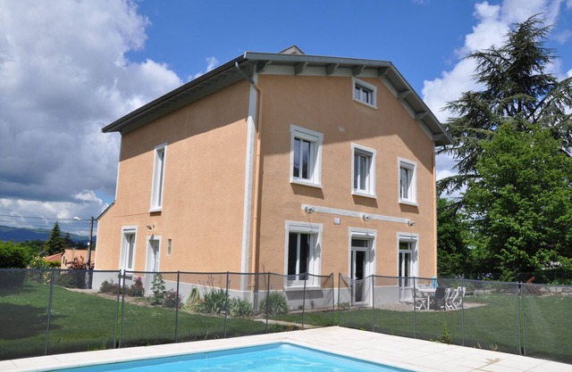 Casa familiar con piscina a 3 km de Vieux Lyon, 6 habitaciones, 12 personas