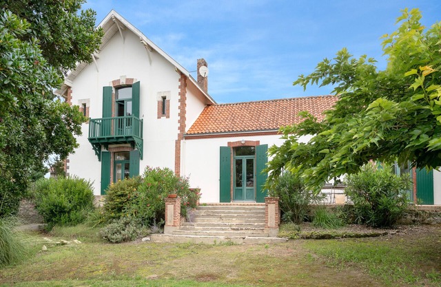 Villa familiar para 13 200 m del ma