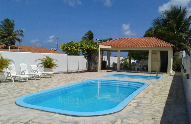 Casa familiar, piscinas, accesible en silla de ruedas, a 80 metros del mar, Lucena / Camacari