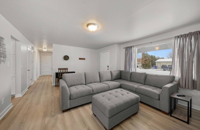 Family House - Two Living Rooms - PING PONG!
