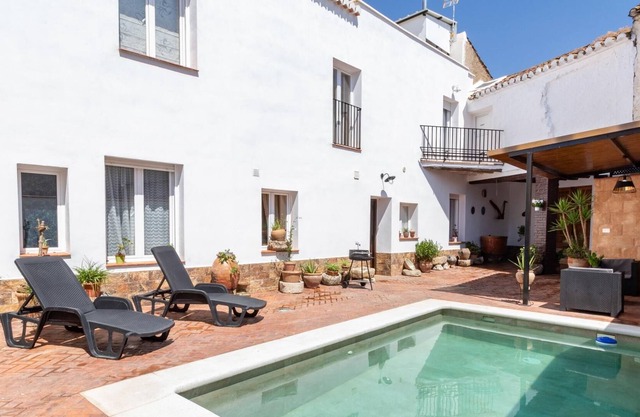 Casa familiar con 4 dormitorios, piscina privada y zona de barbacoa