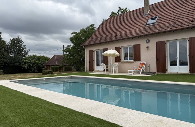 Casa familiar con piscina privada y se admiten mascotas en Saint-Mesmin