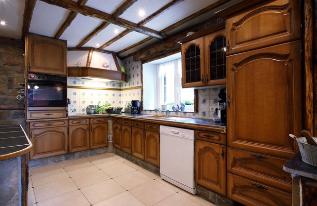 Family House with Large Garden & Games Room near Bambois Lake