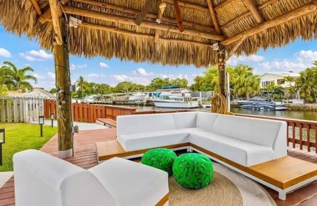 Family House with only 10 min from the beach.