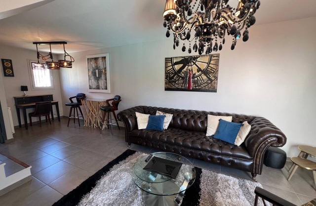 Family house with pool, near Paris & airport - 3 bedrooms