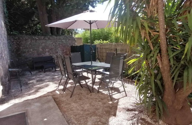 Family house with private garden sleeps 8 among the vines. Allowed celebrations