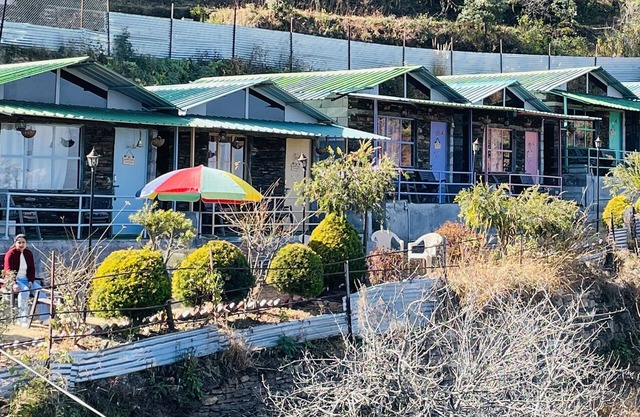 Family in the Hills by Nature's Glamping