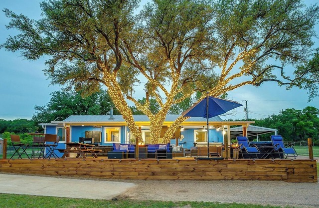 Family Lake Front Living