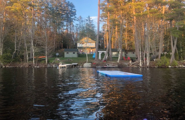 Family Lakefront Cottage