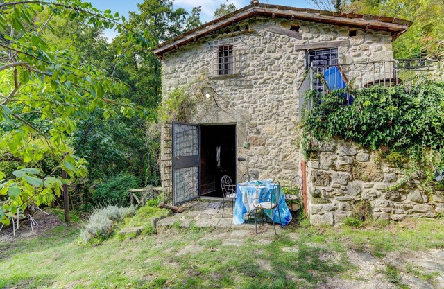 Cabaña en Forcella junto a Cascada y Lago