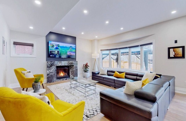 Family Modern walkout Basement w/Sauna Indoor Fireplace Wifi