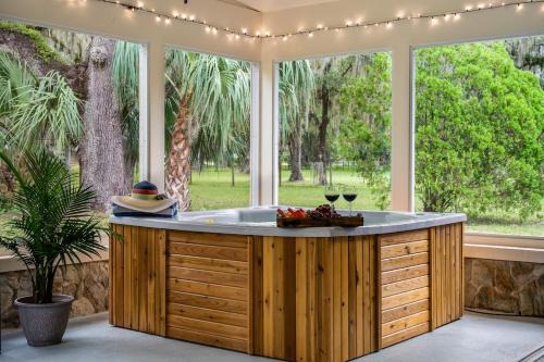 Family Oasis Near Springs Game Room Yard Spa EV
