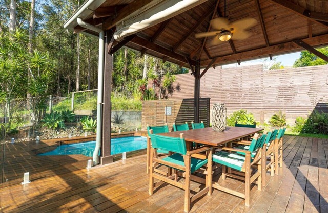 Family Oasis - Poolside Charm, BBQ & Entertainment