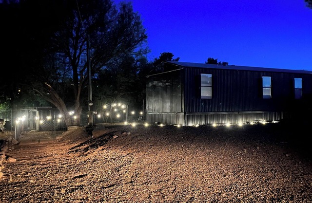 Dark Skies; Cozy 2-bedroom mobile home in awesome Mayer with AC