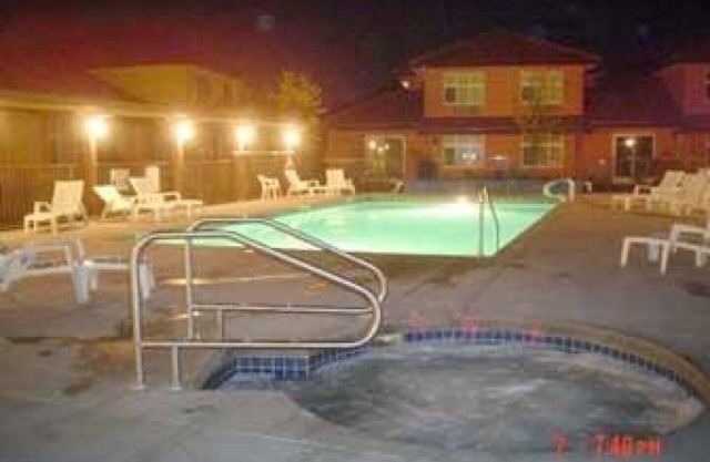 Orientado a la familia. Esta propiedad de alquiler está situado en el bello Osoyoos, Columbia Británica, Canadá y esperamos su consulta y / o reserva.