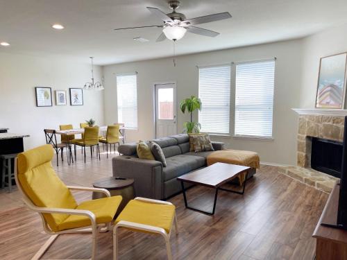 Family Perfect with Fireplace Vacation Home