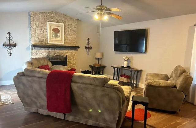 Family & Pet Friendly Broken Arrow Getaway
