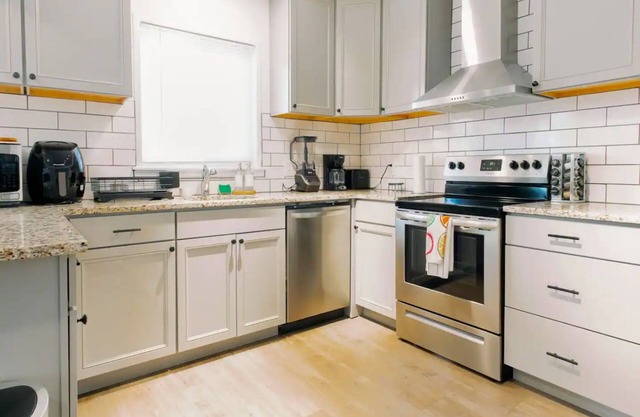 Family/Pet Friendly, Centrally Located, Sleeps 12 Easy Access to Denver and MTNS
