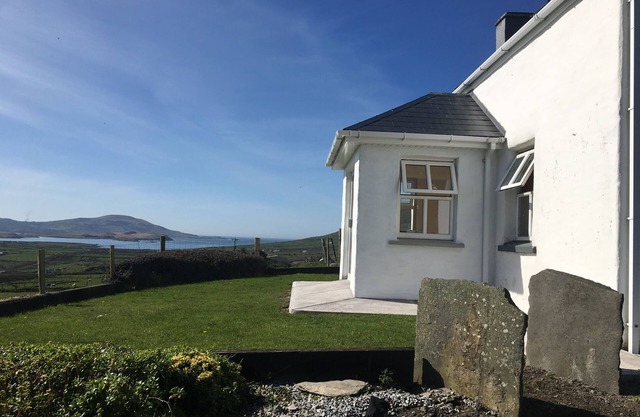 Familia y Pet Friendly House situado en una ladera de Trabajo Granja ovina