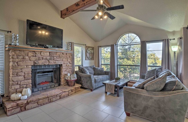 Spicewood Home con vistas al lago Travis! ..Familia y mascotas ... Duermen 10!