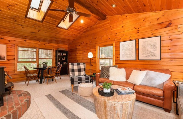 Family&Pet Friendly*SLOPE SIDE*Fireplace*Stylish
