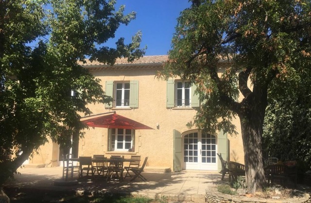Family Provencal farmhouse with landscaped garden and swimming pool, near Avignon.