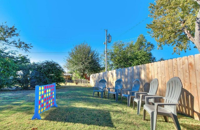 Family-Ready Home w/Full Kitchen + Fast WiFi