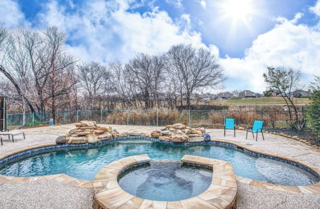 ¡Villa de diseño con campo de golf en Frisco con piscina y spa!
