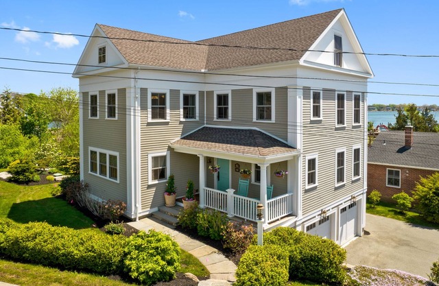 Family Retreat 0.8 miles from The Mystic Drawbridge & close to Noank village