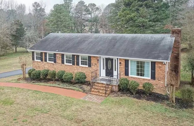 Serene Retreat - 3-bedroom house with pool, WiFi and AC in North Durham