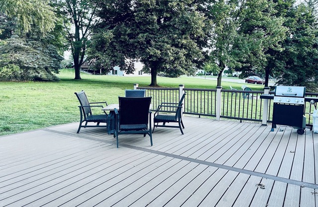 Family Retreat-7 Acre Lake-Sleeps 12-Tennis Courts-Perfect Location