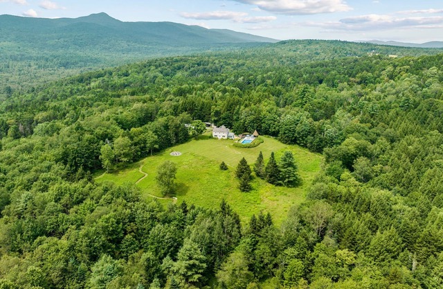 Family Retreat on 11 acres ~ Private Pool~Tennis/Pickleball ~ Game Room