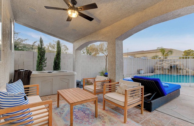 Family Retreat: Pool & Fun Casita with Games