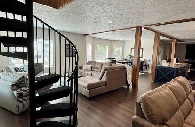 Family Retreat with Lake Views at Ludington Park