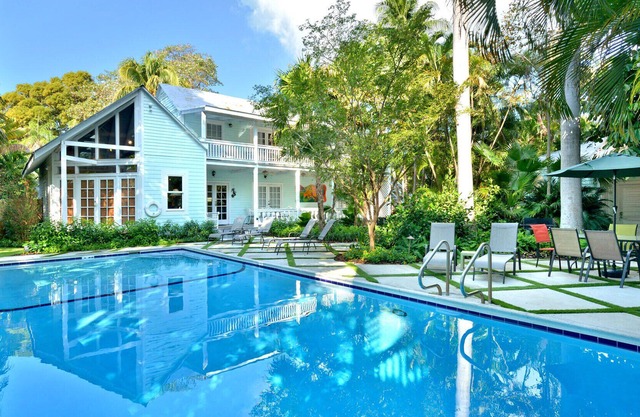 Family Reunion - Pool Garden Compound