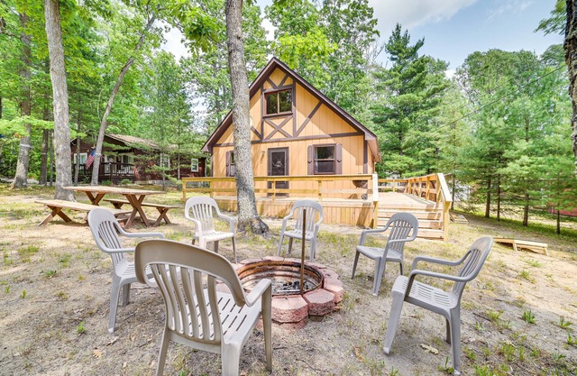 Family Roscommon Home - 3 Mi to Higgins Lake