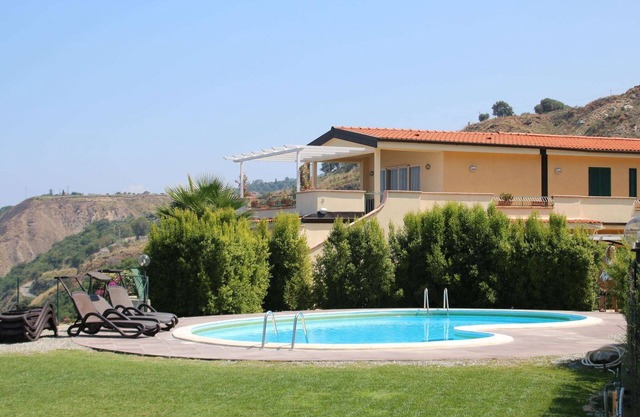 Acogedor apartamento en Parghelia con terraza