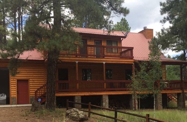CABINA DE TAMAÑO DE FAMILIA EN LOS PINES