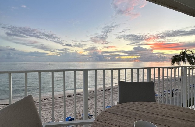 FAMILY SIZE CONDO VIEWS OF CARIBBEAN LOTS OF AMENITIES 7TH NIGHT FREE IN SUMMER