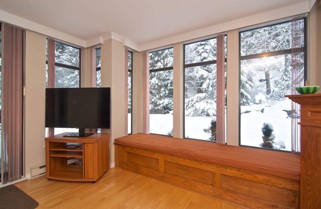 TAMAÑO FAMILIAR Garden Terrance Condo, actualizado y ubicado en BEAUTIFUL Blueberry Hills