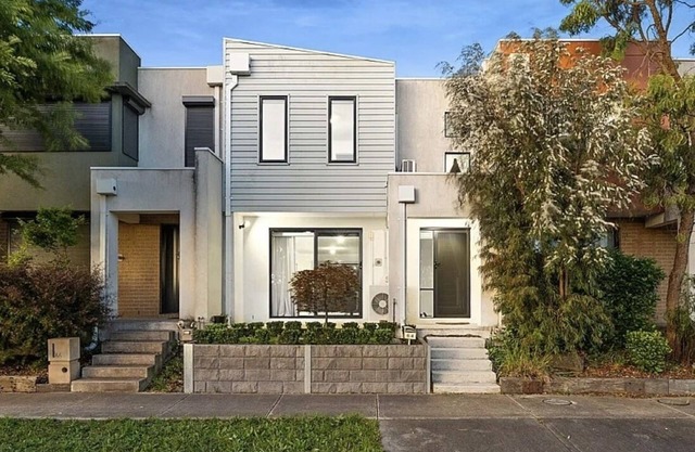 Family-sized home in Melbourne, few minutes from the airport. Kids friendly